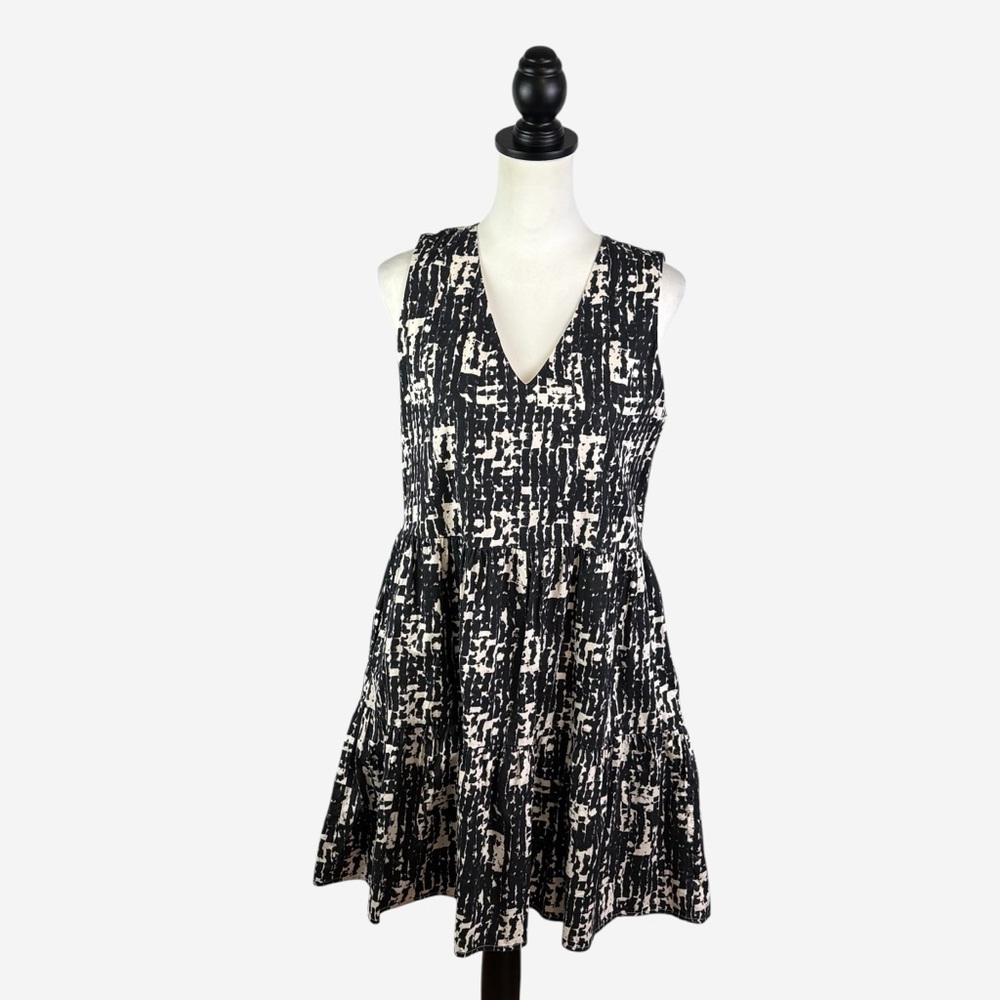 EVEREVE Giana Tiered Shift Dress • Black & Ivory Abstract Print • Size Small - Picture 4 of 10